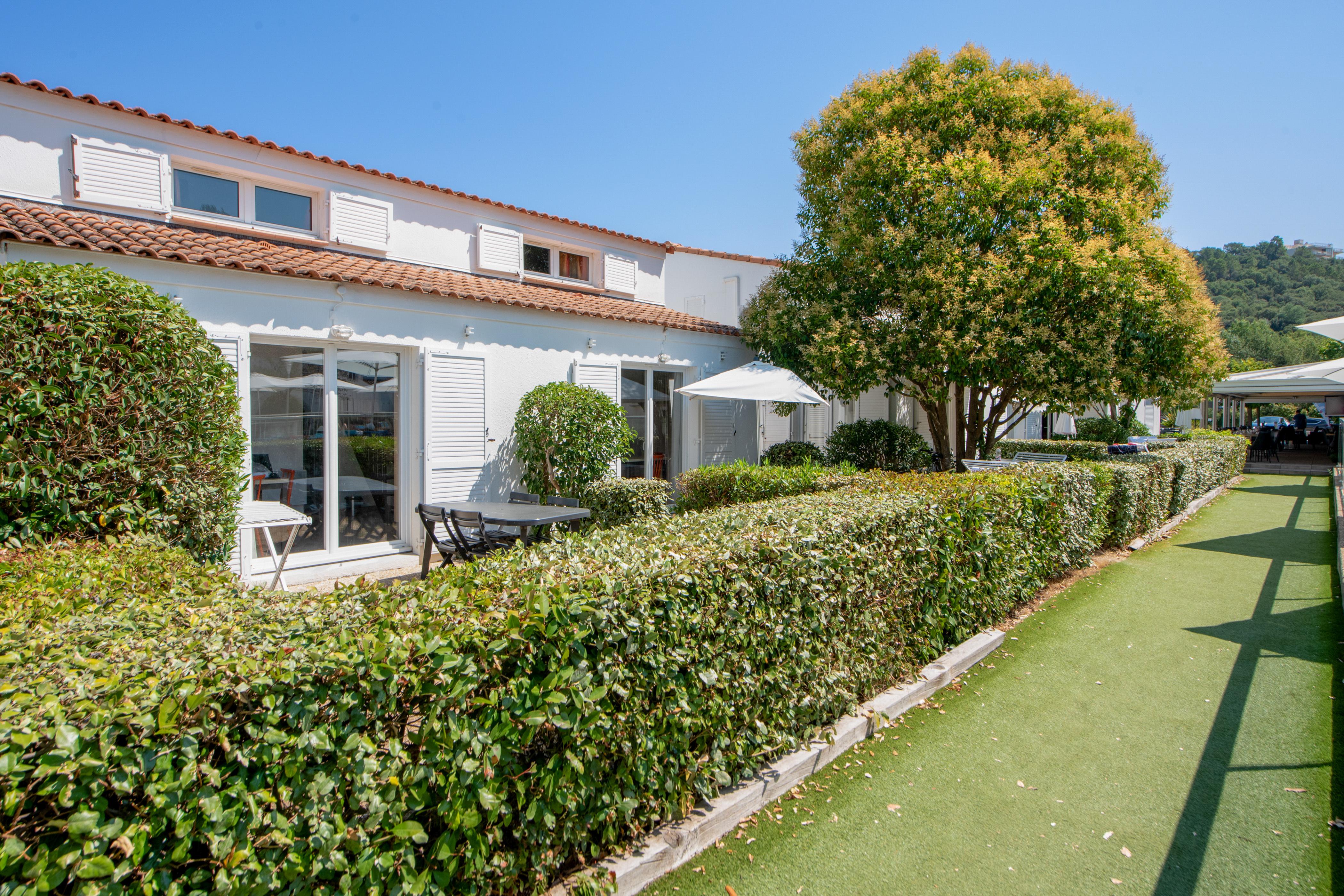 Comfort Aparthotel Mandelieu La Napoule Village Экстерьер фото