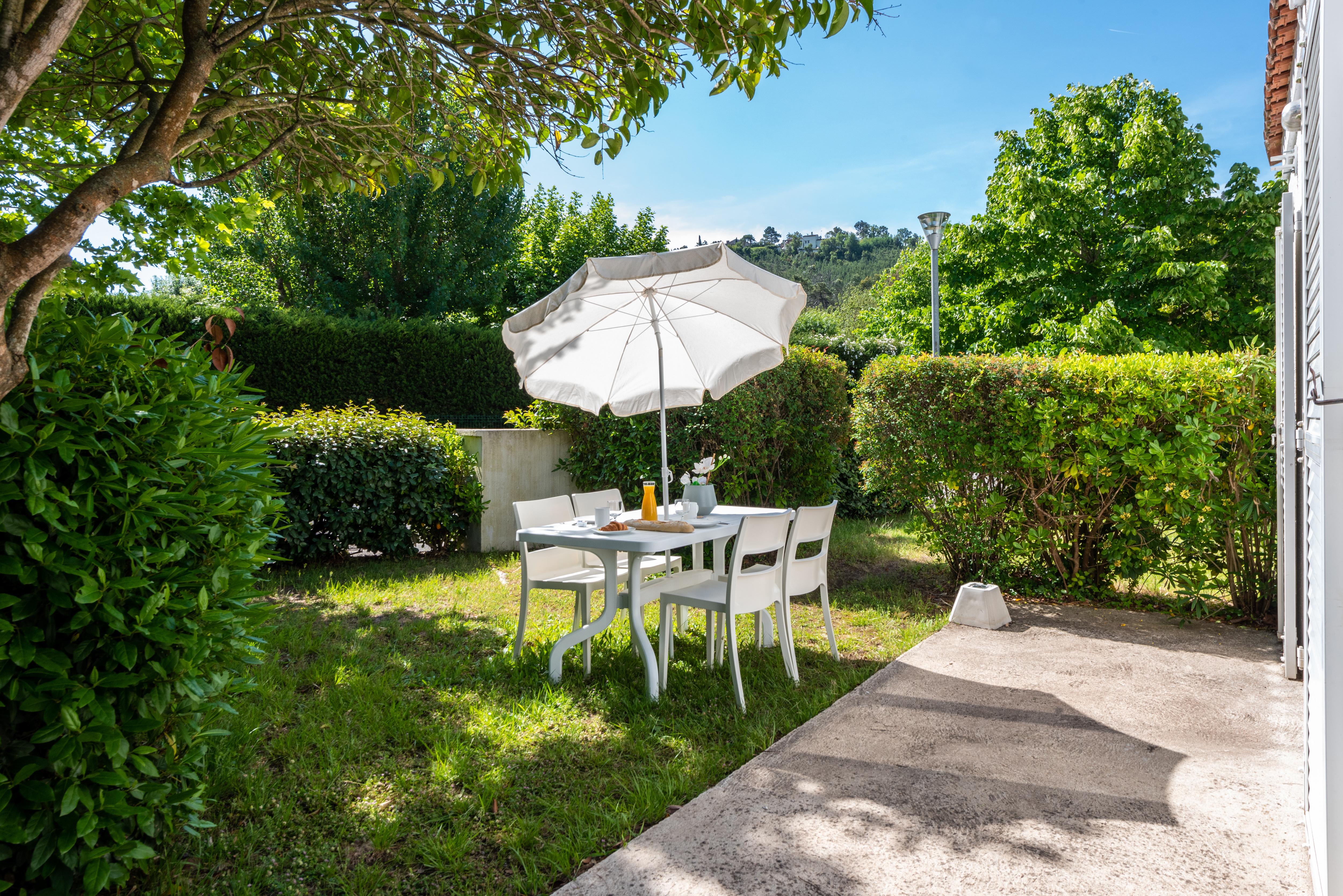 Comfort Aparthotel Mandelieu La Napoule Village Экстерьер фото