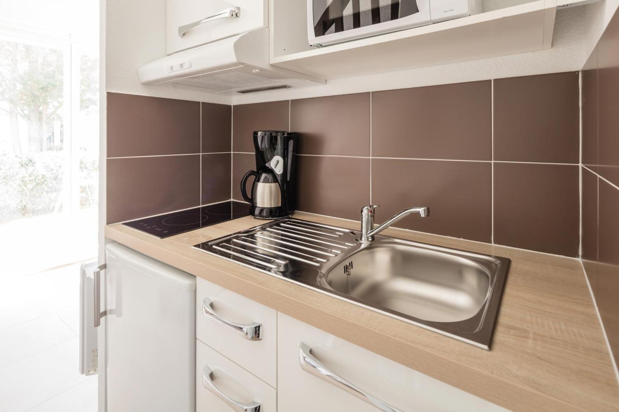 Comfort Aparthotel Mandelieu La Napoule Village Экстерьер фото