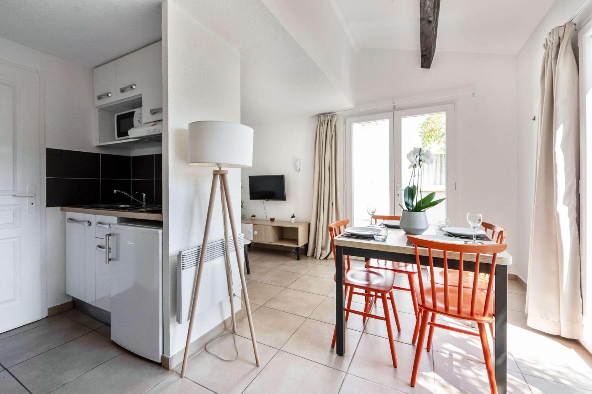 Comfort Aparthotel Mandelieu La Napoule Village Экстерьер фото