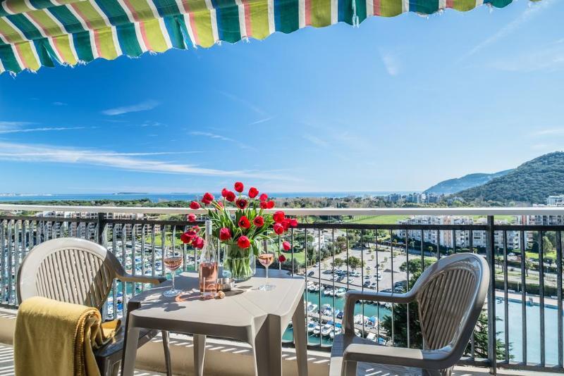 Comfort Aparthotel Mandelieu La Napoule Village Экстерьер фото